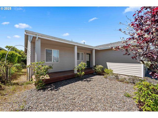 1986 GARFIELD St, North Bend, OR 97459