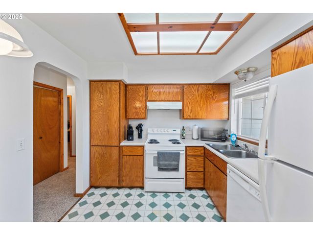 1986 GARFIELD St, North Bend, OR 97459