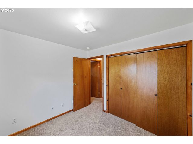 1986 GARFIELD St, North Bend, OR 97459