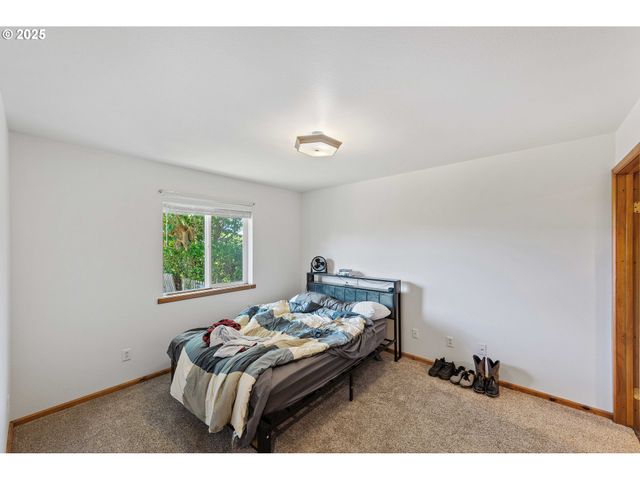 1986 GARFIELD St, North Bend, OR 97459