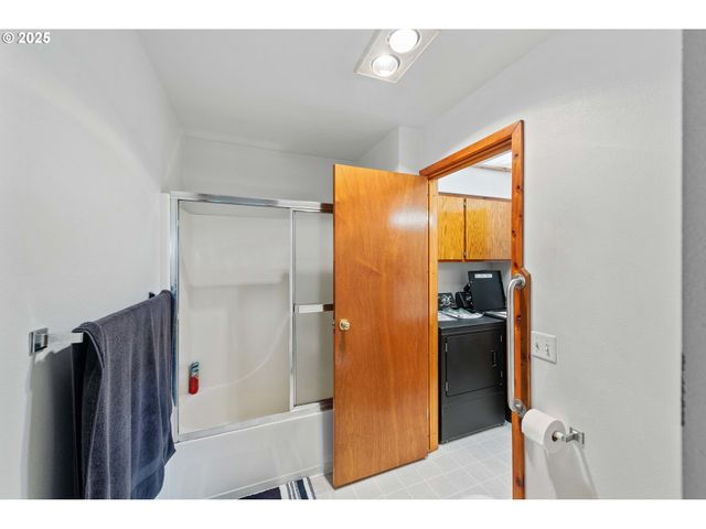 1986 GARFIELD St, North Bend, OR 97459