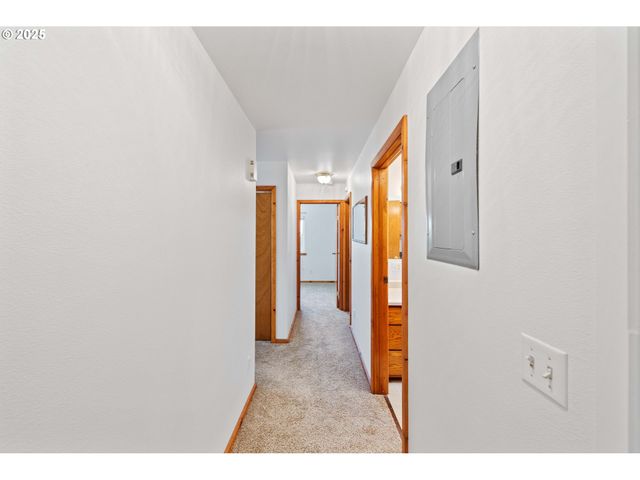 1986 GARFIELD St, North Bend, OR 97459