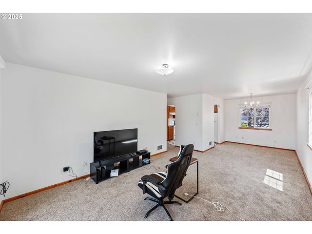 1986 GARFIELD St, North Bend, OR 97459