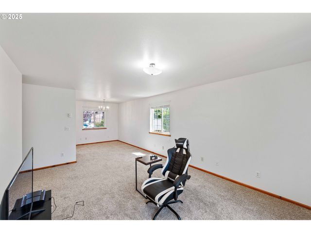 1986 GARFIELD St, North Bend, OR 97459