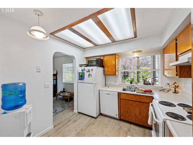 1986 GARFIELD St, North Bend, OR 97459