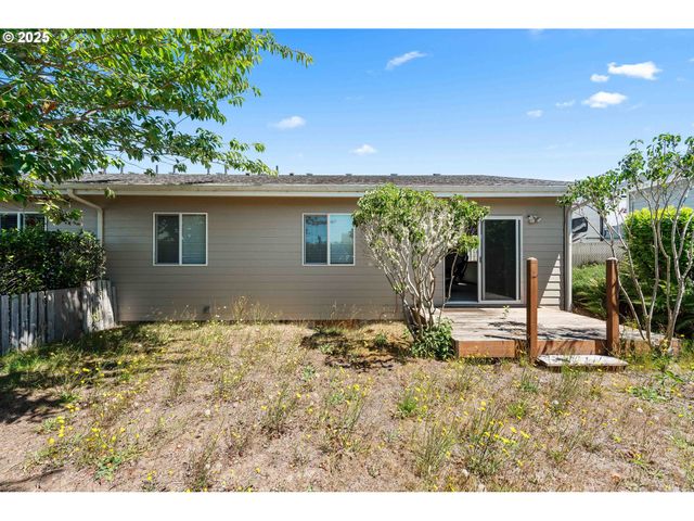 1986 GARFIELD St, North Bend, OR 97459