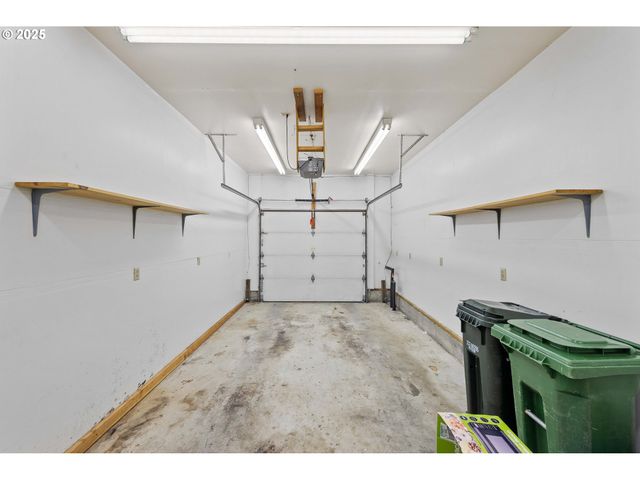 1986 GARFIELD St, North Bend, OR 97459