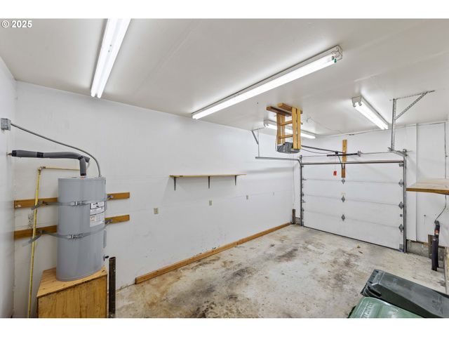 1986 GARFIELD St, North Bend, OR 97459