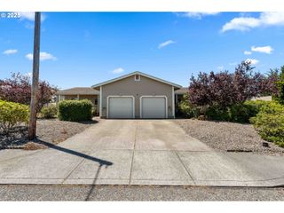 1986 GARFIELD St, North Bend, OR 97459