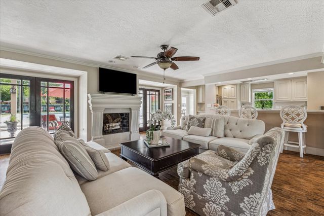 300 Brook Hollow Drive, Conroe, TX 77385