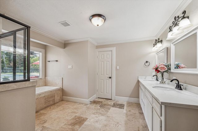 300 Brook Hollow Drive, Conroe, TX 77385