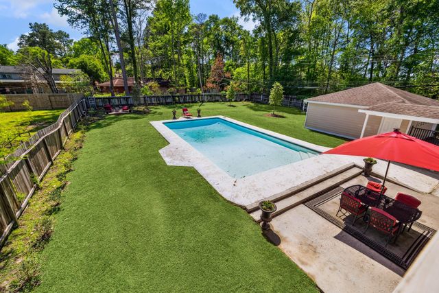 300 Brook Hollow Drive, Conroe, TX 77385