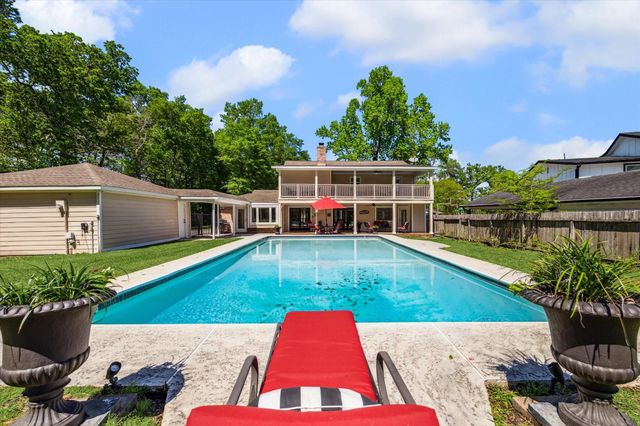 300 Brook Hollow Drive, Conroe, TX 77385