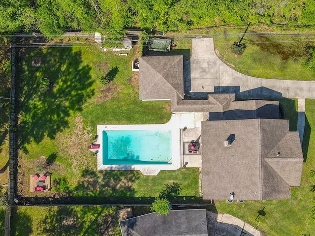 300 Brook Hollow Drive, Conroe, TX 77385