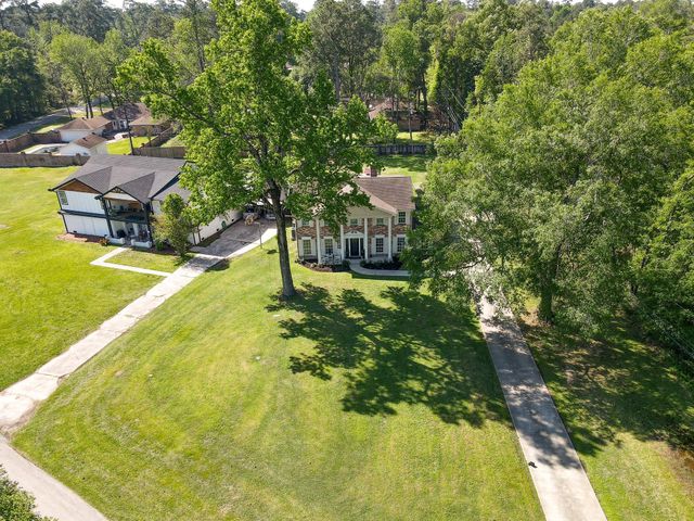 300 Brook Hollow Drive, Conroe, TX 77385