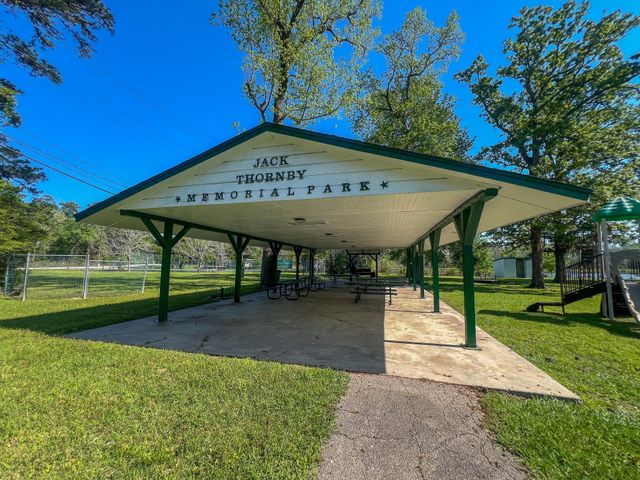 300 Brook Hollow Drive, Conroe, TX 77385