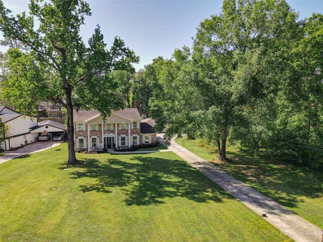 300 Brook Hollow Drive, Conroe, TX 77385