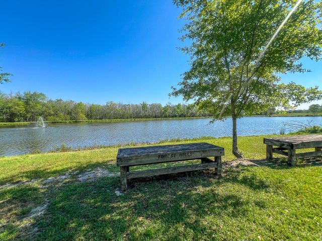 300 Brook Hollow Drive, Conroe, TX 77385