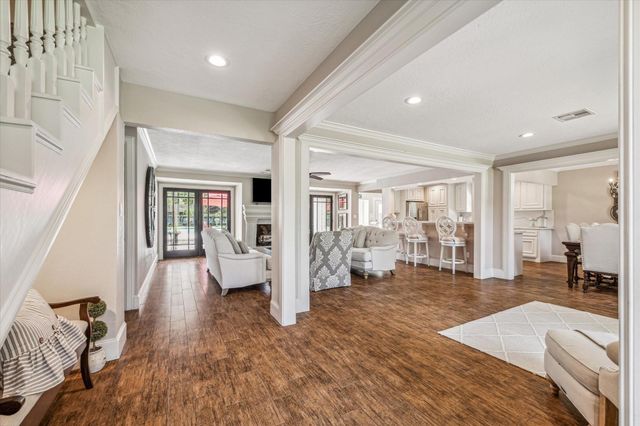 300 Brook Hollow Drive, Conroe, TX 77385