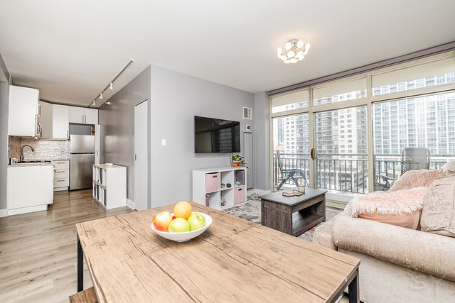 21 W Chestnut Street 907, Chicago, IL 60610