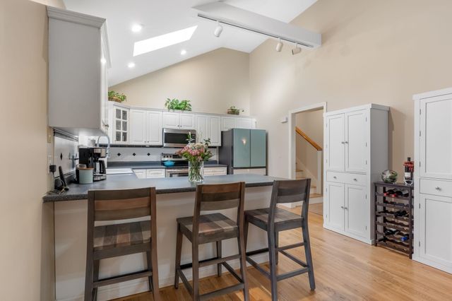 21 Hedman Avenue, Hampton, NH 03842
