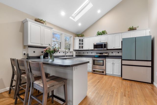 21 Hedman Avenue, Hampton, NH 03842