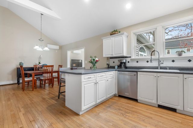 21 Hedman Avenue, Hampton, NH 03842