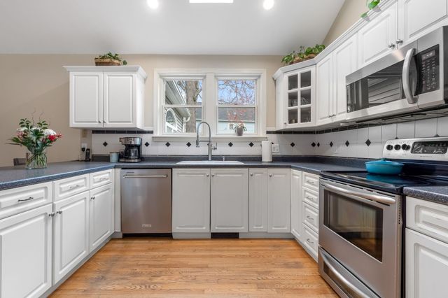 21 Hedman Avenue, Hampton, NH 03842