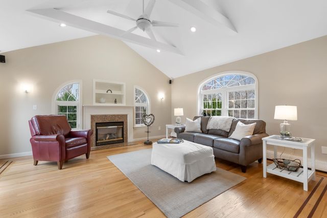 21 Hedman Avenue, Hampton, NH 03842