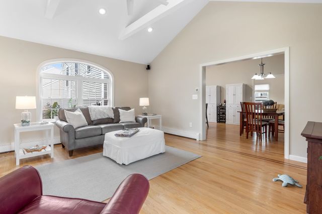 21 Hedman Avenue, Hampton, NH 03842