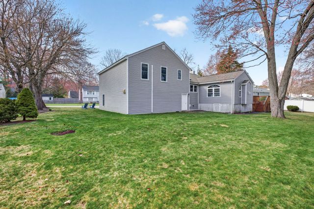 21 Hedman Avenue, Hampton, NH 03842