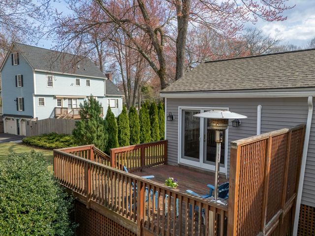 21 Hedman Avenue, Hampton, NH 03842
