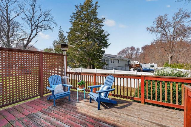 21 Hedman Avenue, Hampton, NH 03842