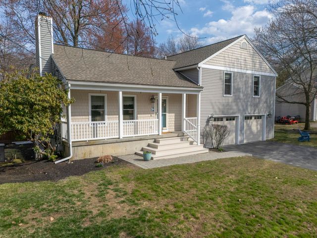 21 Hedman Avenue, Hampton, NH 03842