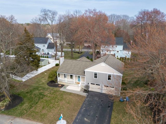 21 Hedman Avenue, Hampton, NH 03842