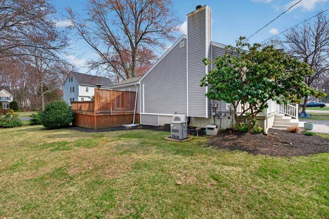 21 Hedman Avenue, Hampton, NH 03842