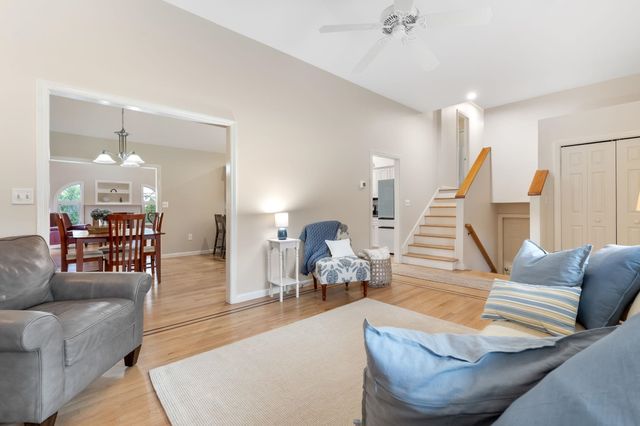 21 Hedman Avenue, Hampton, NH 03842