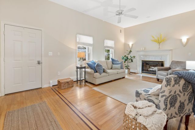 21 Hedman Avenue, Hampton, NH 03842
