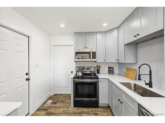 2401 Poze Blvd, Thornton, CO 80229