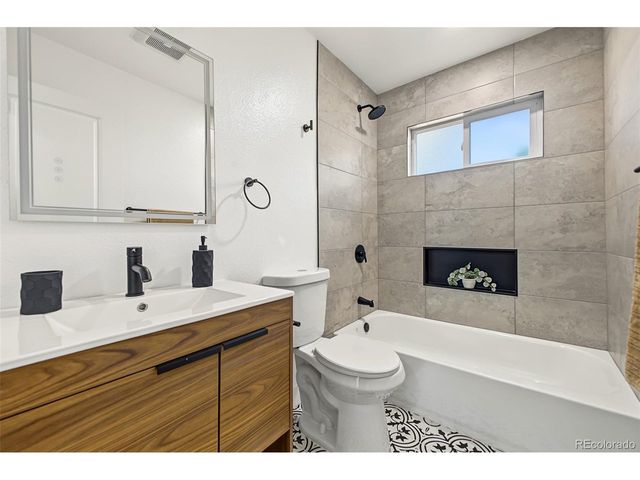 2401 Poze Blvd, Thornton, CO 80229