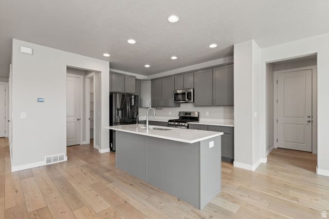 3233 W 2500 N, Clinton, UT 84015