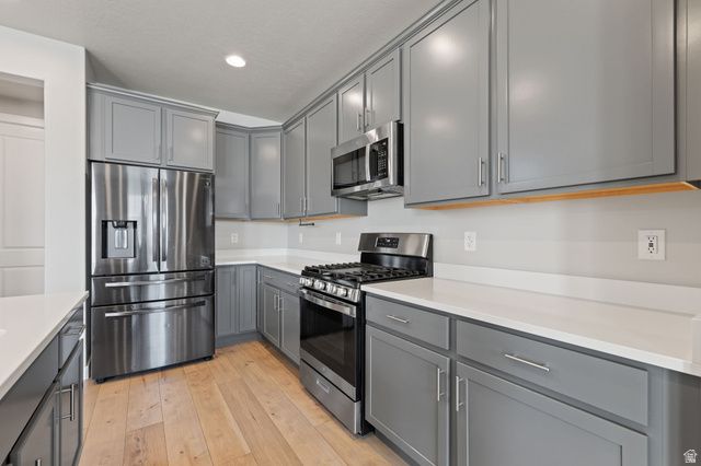 3233 W 2500 N, Clinton, UT 84015