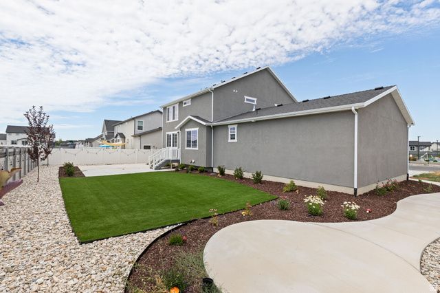 3233 W 2500 N, Clinton, UT 84015