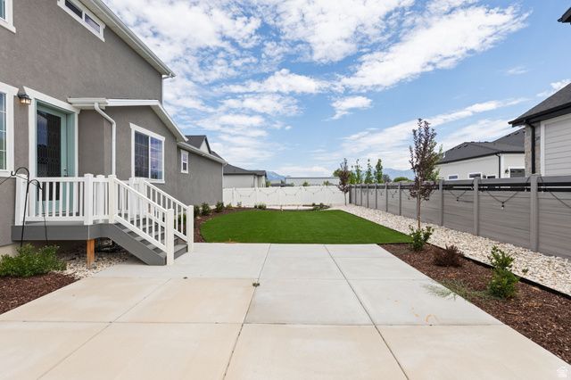 3233 W 2500 N, Clinton, UT 84015