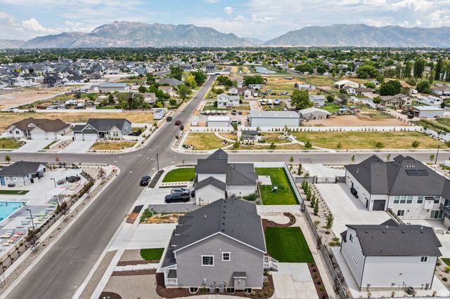 3233 W 2500 N, Clinton, UT 84015