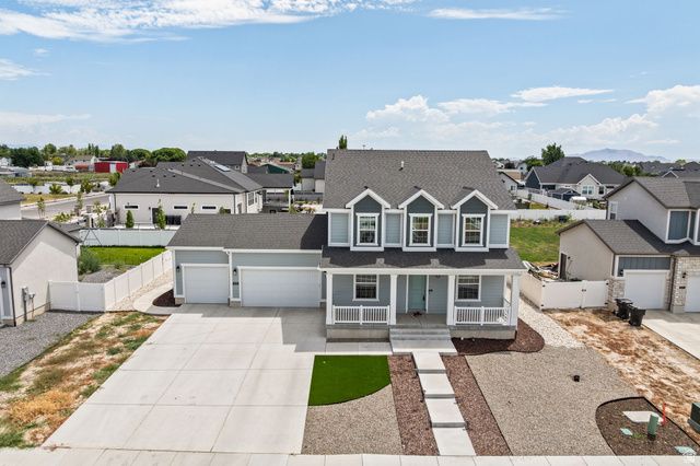 3233 W 2500 N, Clinton, UT 84015