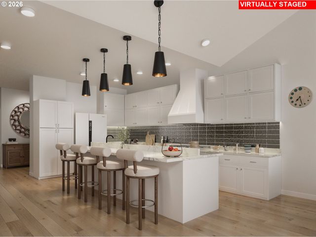 530 4th St 14, Lake Oswego, OR 97034