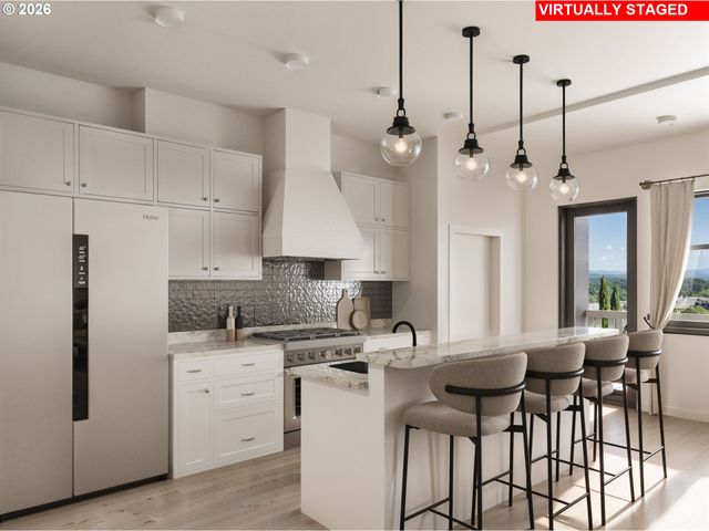 530 4th St 14, Lake Oswego, OR 97034