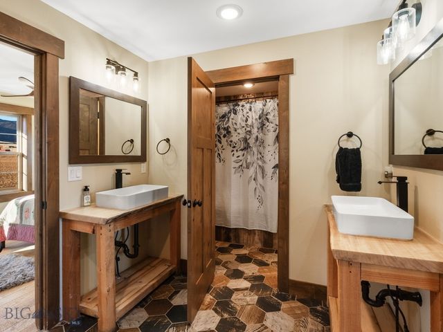 17 Tex's Loop, Alder, MT 59710