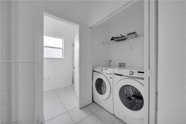 365 Stella Maris DR N 2905, Naples, FL 34114